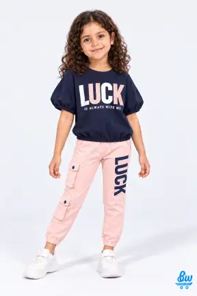 طقم تيشيرت بطبعة LUCK وبنطلون كارجو جوجر بناتي قطن من VIOLA – قطعتان – كود 670